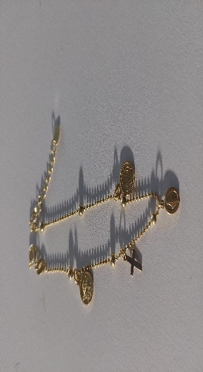 Cadena Con Virgen Milagrosa Engastada Con  Azul Mediana Con Zafiro