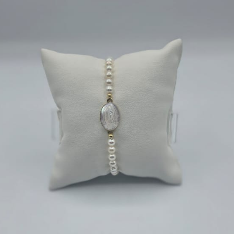 Pulsera elastica perla 4mm, dije V.Guadalupe oval nacar 10x14mm