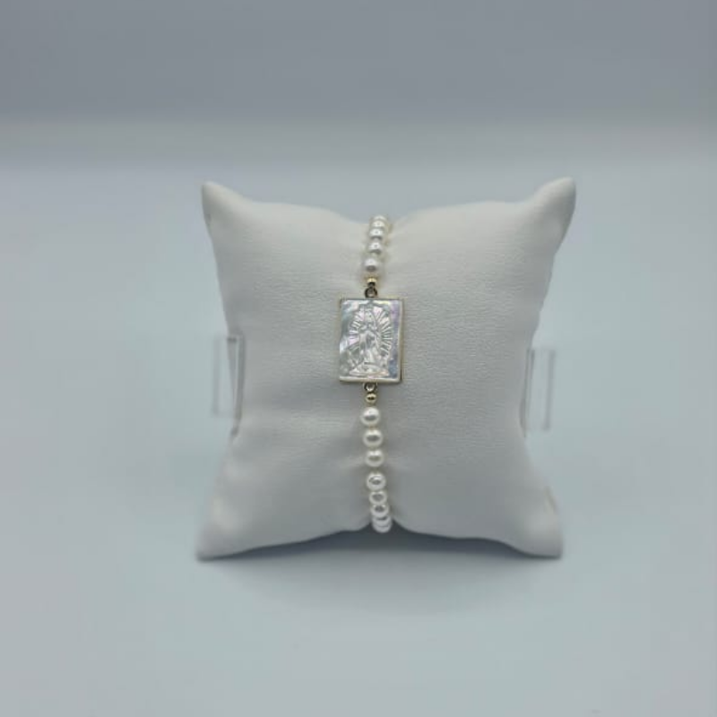 Pulsera elastica perla 4mm, dije V.Guadalupe nacar 12x16mm
