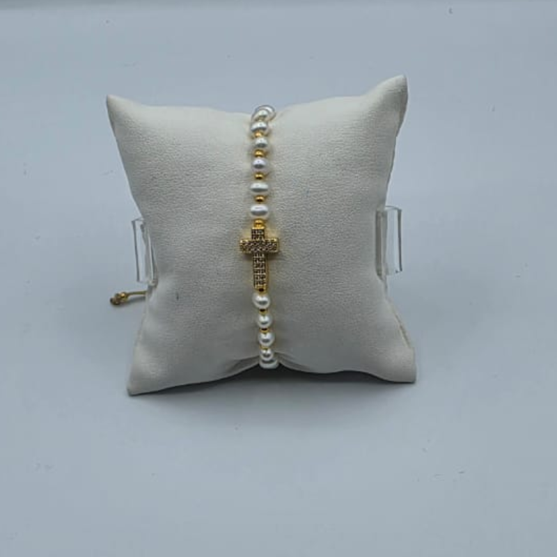 Pulsera hilo beis, perla 4mm y balin 2mm dije cruz circon
