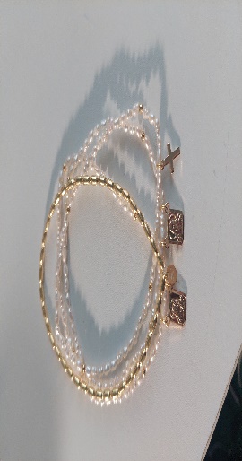 Cadena Con Virgen Milagrosa Cuadrada Mini