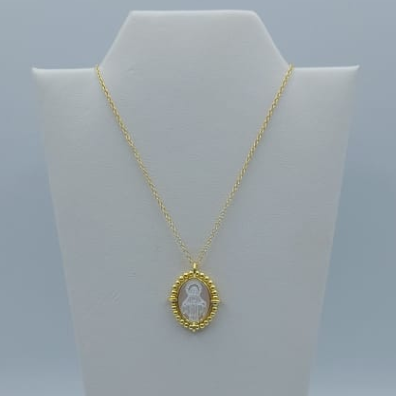 Cadena medalla V.M nacar 10x14mm, balines 2mm alrededor