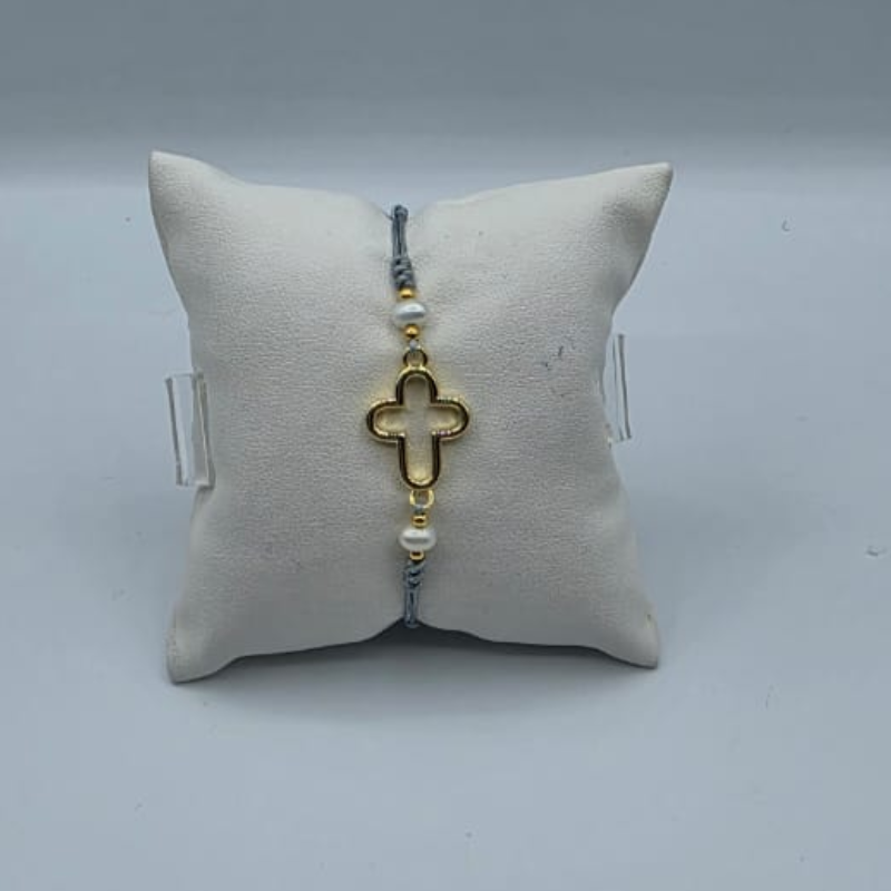 Pulsera hilo gris, dije cruz dorado
